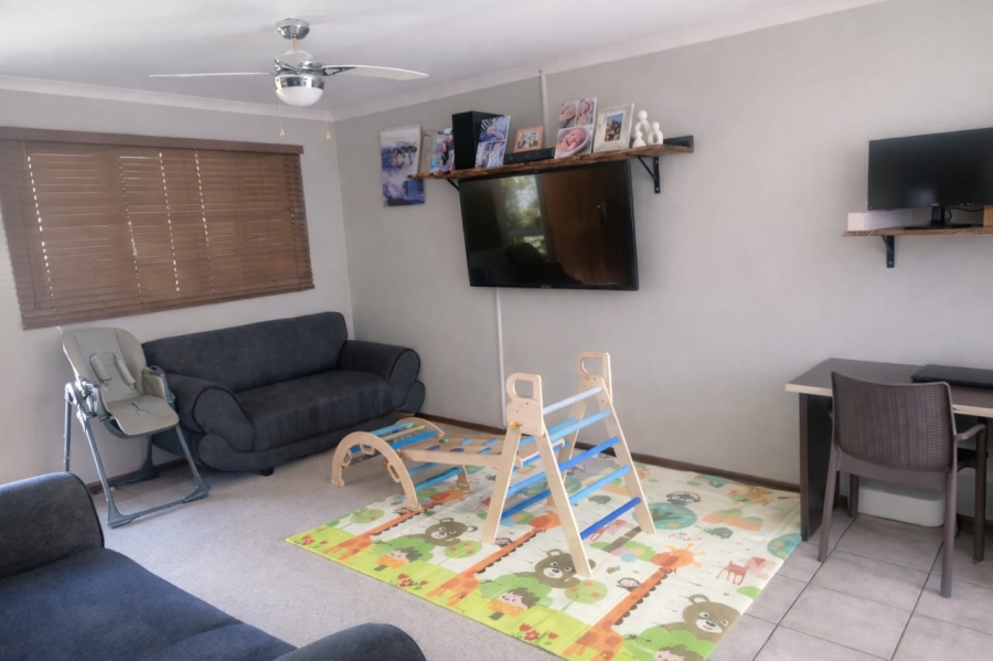 2 Bedroom Property for Sale in Geelhoutpark North West